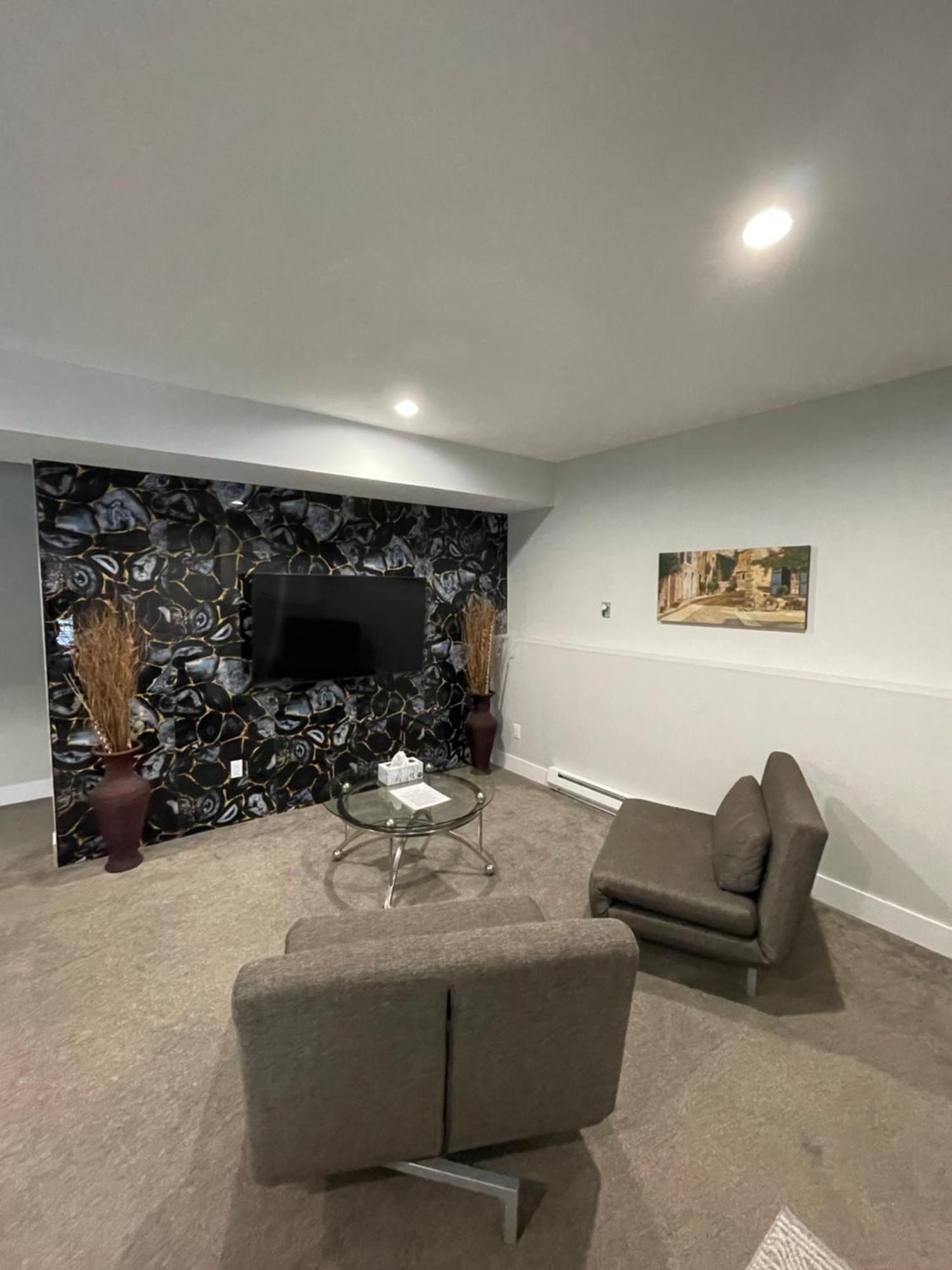 2 Bedroom Suite With Full Kitchen Revelstoke Extérieur photo