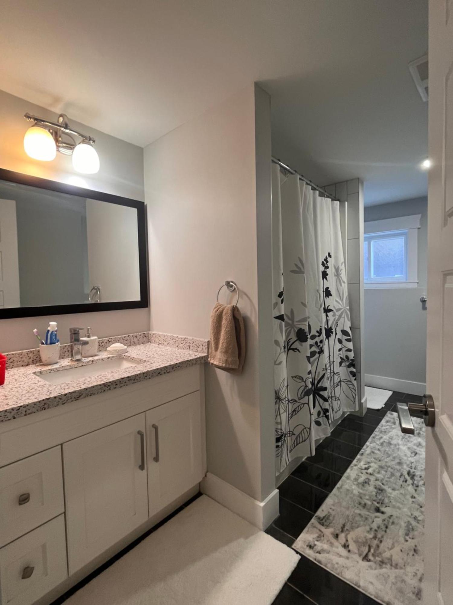 2 Bedroom Suite With Full Kitchen Revelstoke Extérieur photo