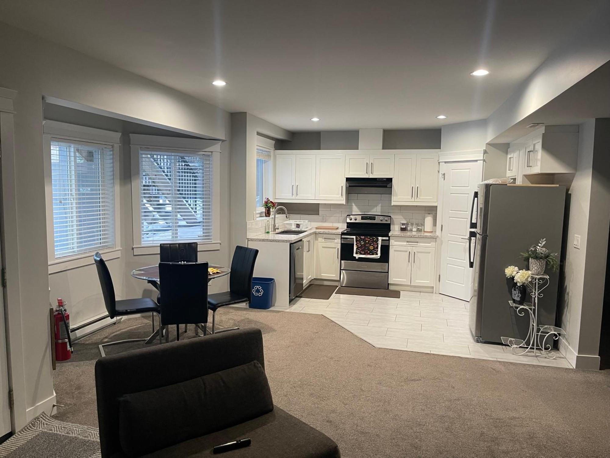 2 Bedroom Suite With Full Kitchen Revelstoke Extérieur photo