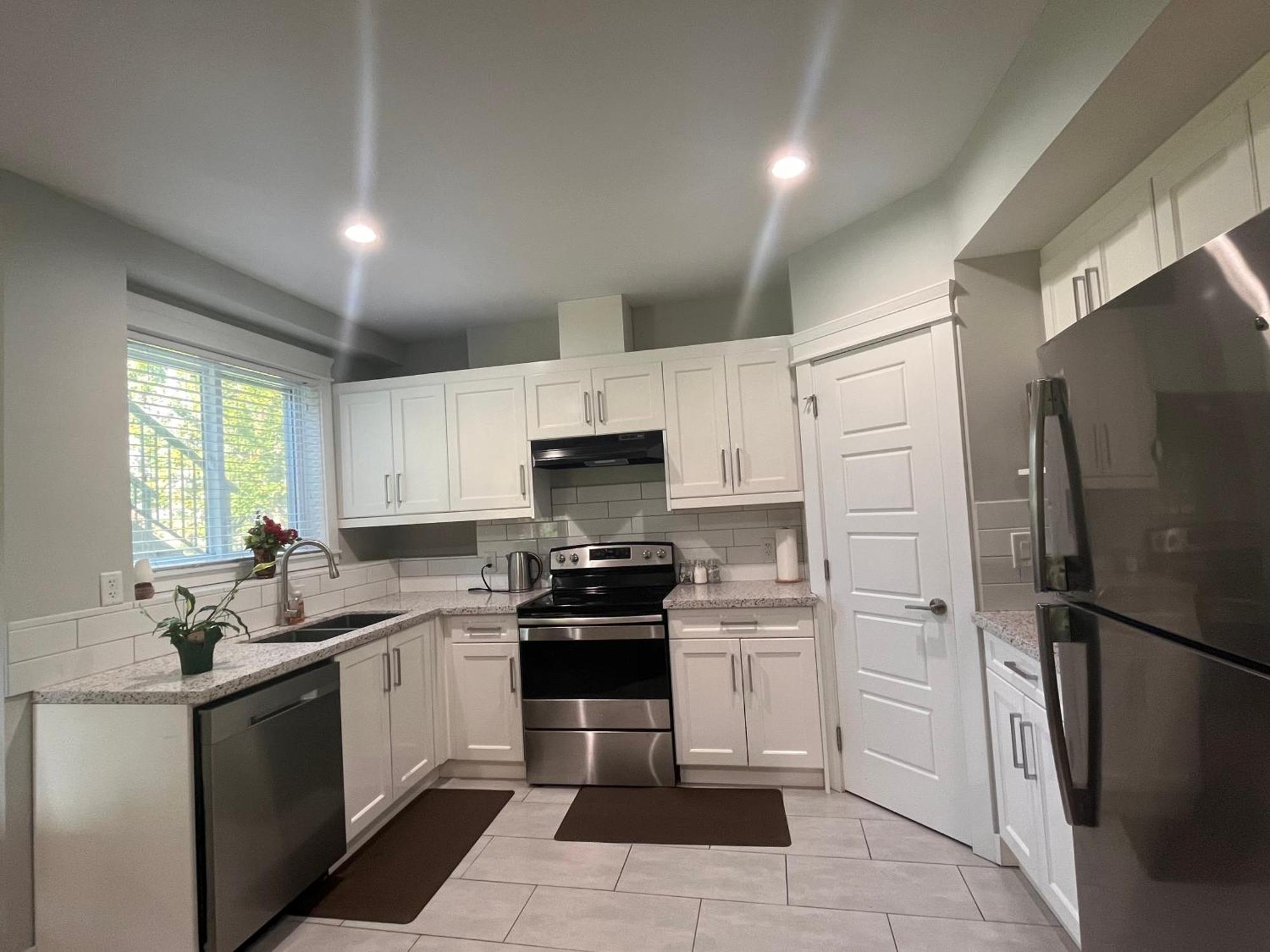 2 Bedroom Suite With Full Kitchen Revelstoke Extérieur photo