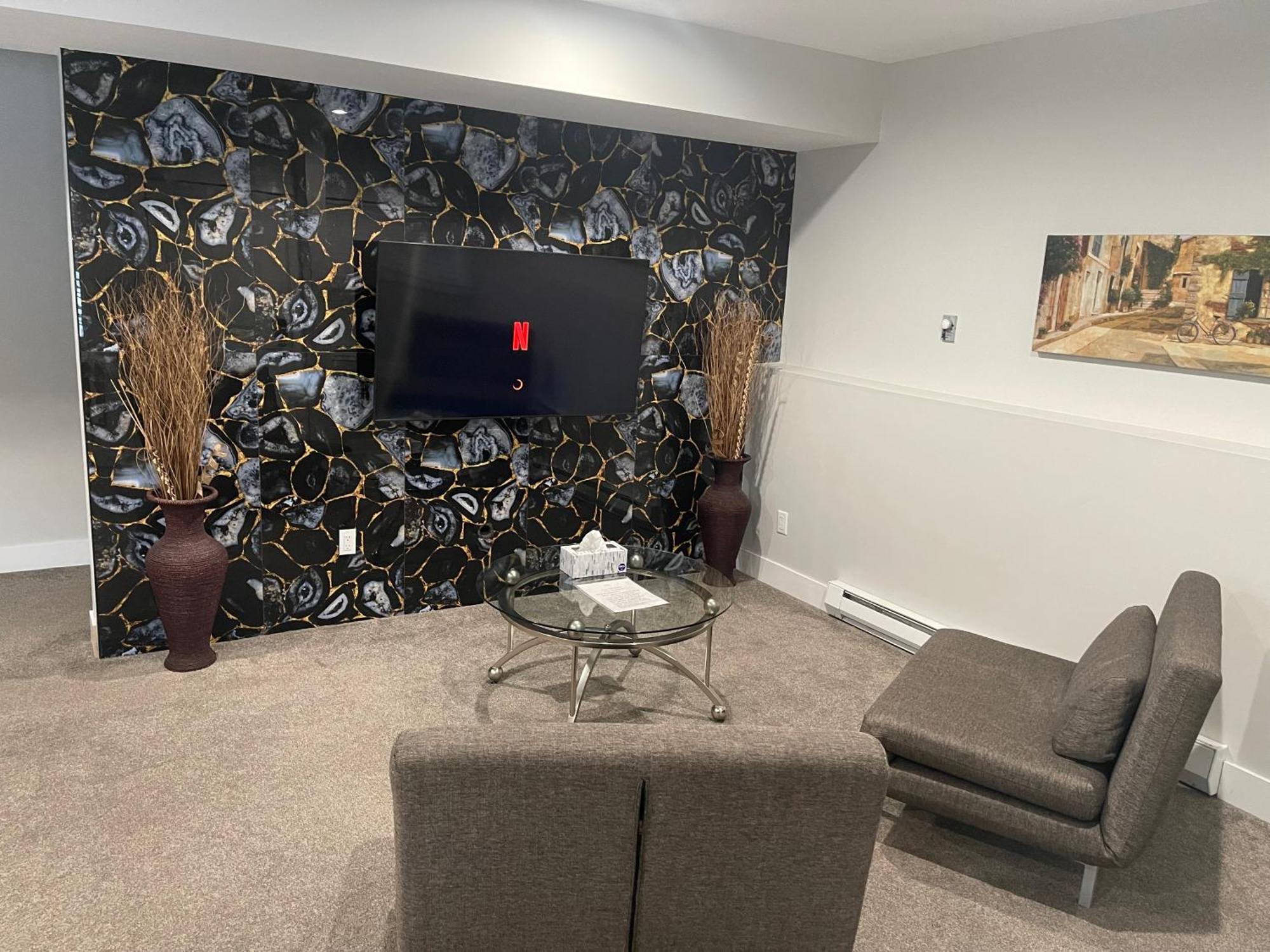 2 Bedroom Suite With Full Kitchen Revelstoke Extérieur photo